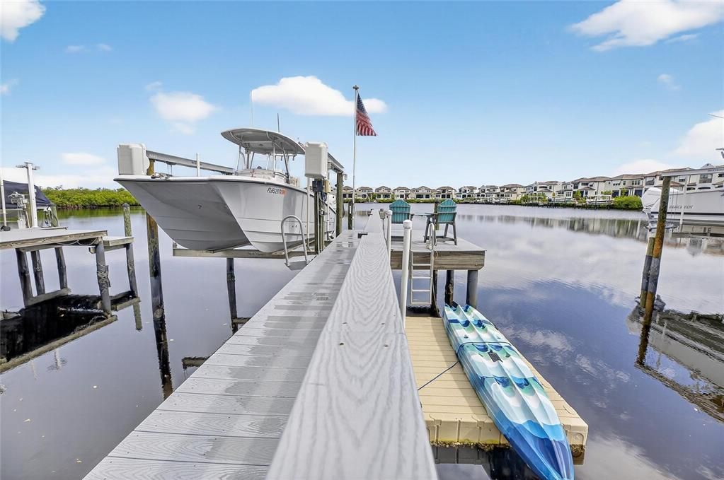 合同活跃: $1,050,000 (4 贝兹, 3 浴室, 2868 平方英尺)