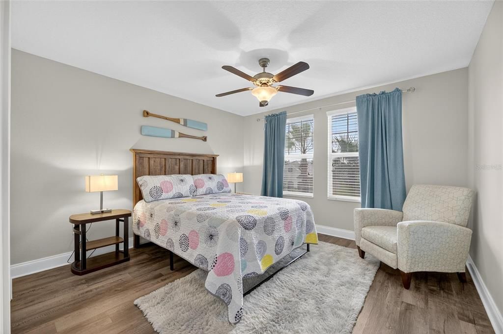 合同活跃: $1,050,000 (4 贝兹, 3 浴室, 2868 平方英尺)