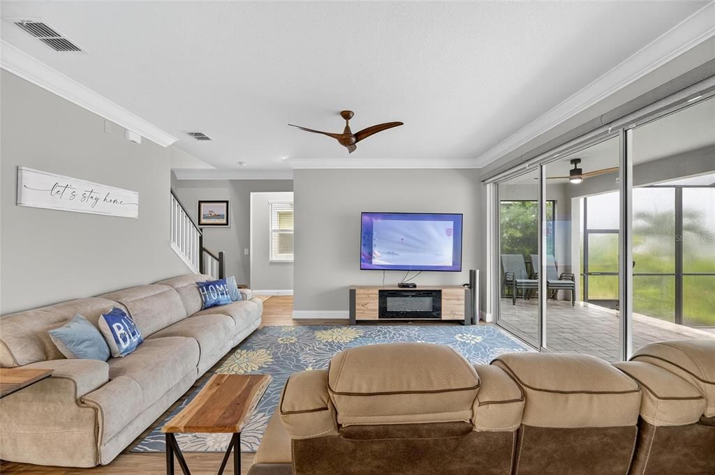 合同活跃: $1,050,000 (4 贝兹, 3 浴室, 2868 平方英尺)