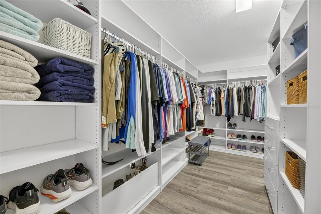 合同活跃: $1,050,000 (4 贝兹, 3 浴室, 2868 平方英尺)