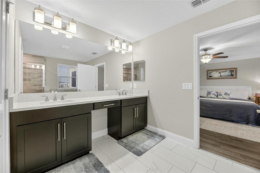 合同活跃: $1,050,000 (4 贝兹, 3 浴室, 2868 平方英尺)