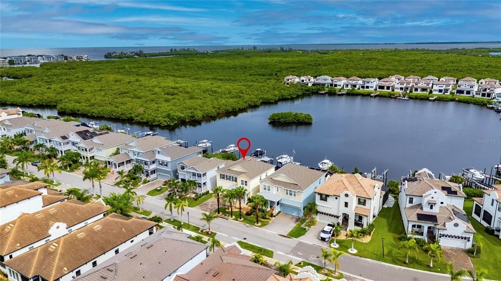 合同活跃: $1,050,000 (4 贝兹, 3 浴室, 2868 平方英尺)