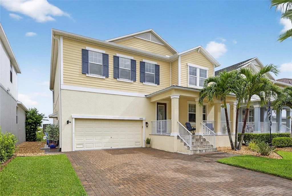 合同活跃: $1,050,000 (4 贝兹, 3 浴室, 2868 平方英尺)