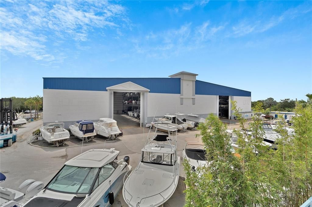 合同活跃: $1,050,000 (4 贝兹, 3 浴室, 2868 平方英尺)