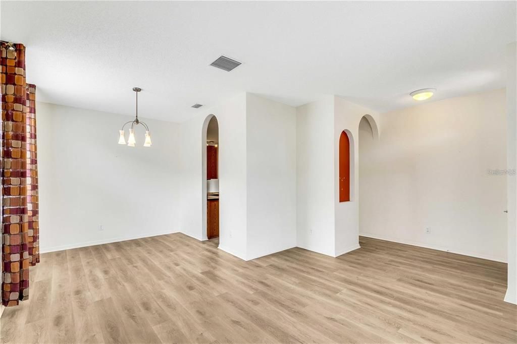 Под контрактом: $2,100 (3 спален, 2 ванн, 1530 Квадратных фут)