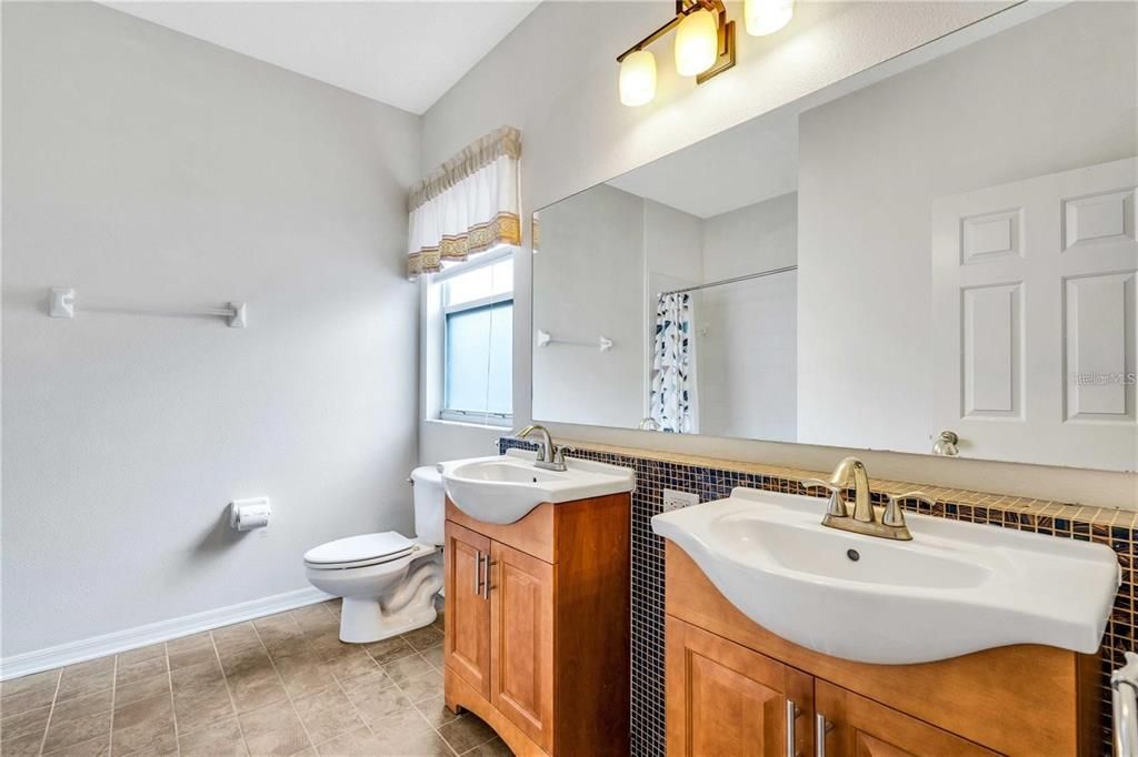 Под контрактом: $2,100 (3 спален, 2 ванн, 1530 Квадратных фут)