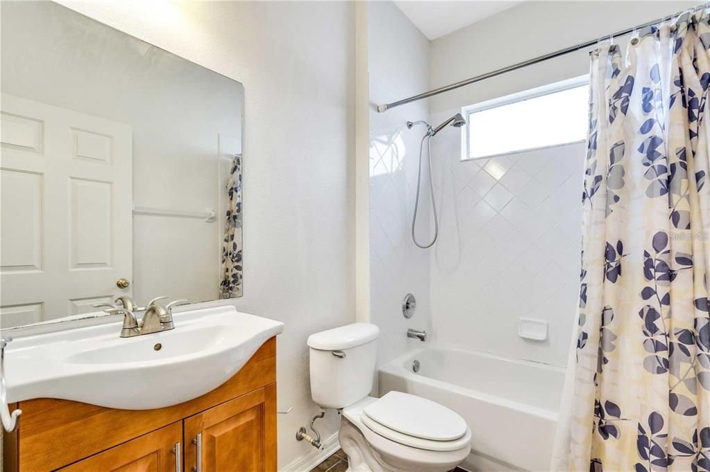 Под контрактом: $2,100 (3 спален, 2 ванн, 1530 Квадратных фут)