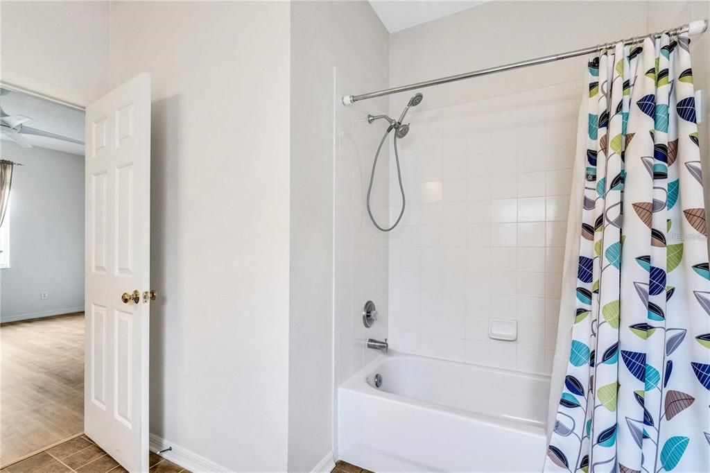 Под контрактом: $2,100 (3 спален, 2 ванн, 1530 Квадратных фут)