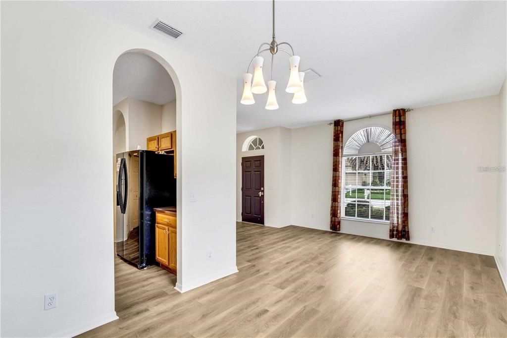 Под контрактом: $2,100 (3 спален, 2 ванн, 1530 Квадратных фут)