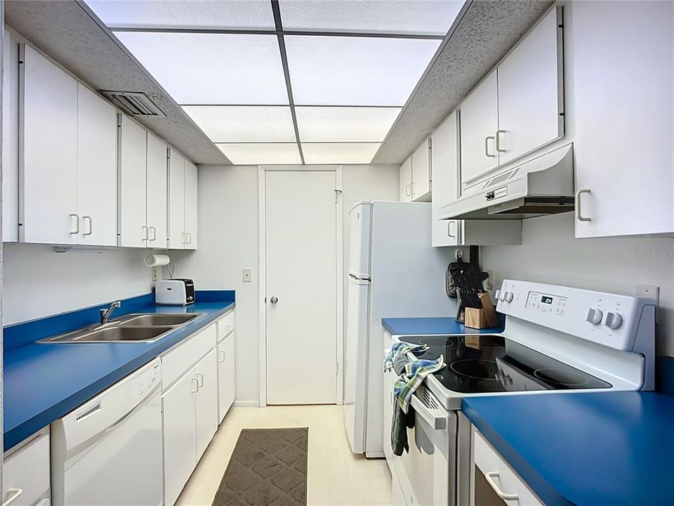 Active With Contract: $99,000 (2 beds, 2 baths, 1178 Square Feet)