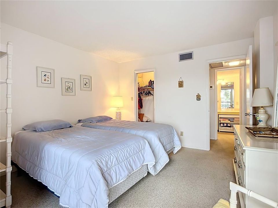 Active With Contract: $99,000 (2 beds, 2 baths, 1178 Square Feet)