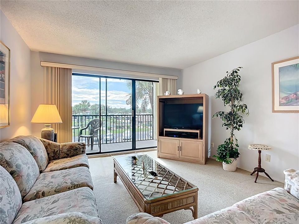 Active With Contract: $99,000 (2 beds, 2 baths, 1178 Square Feet)