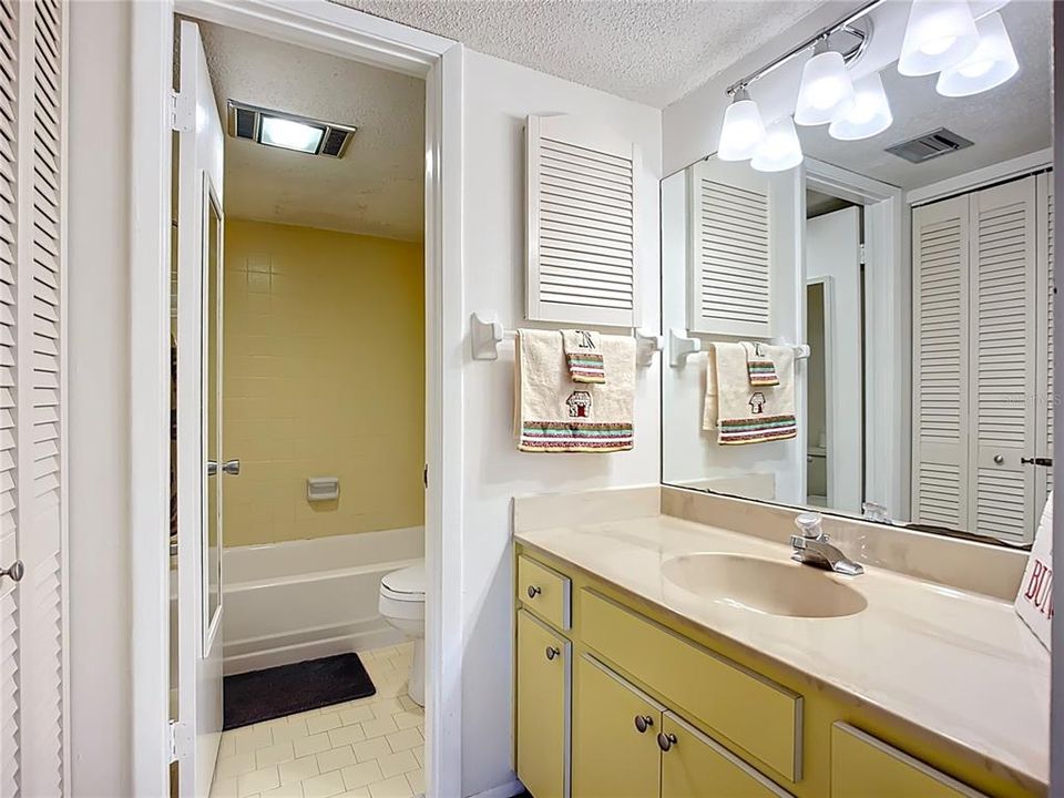 Active With Contract: $99,000 (2 beds, 2 baths, 1178 Square Feet)