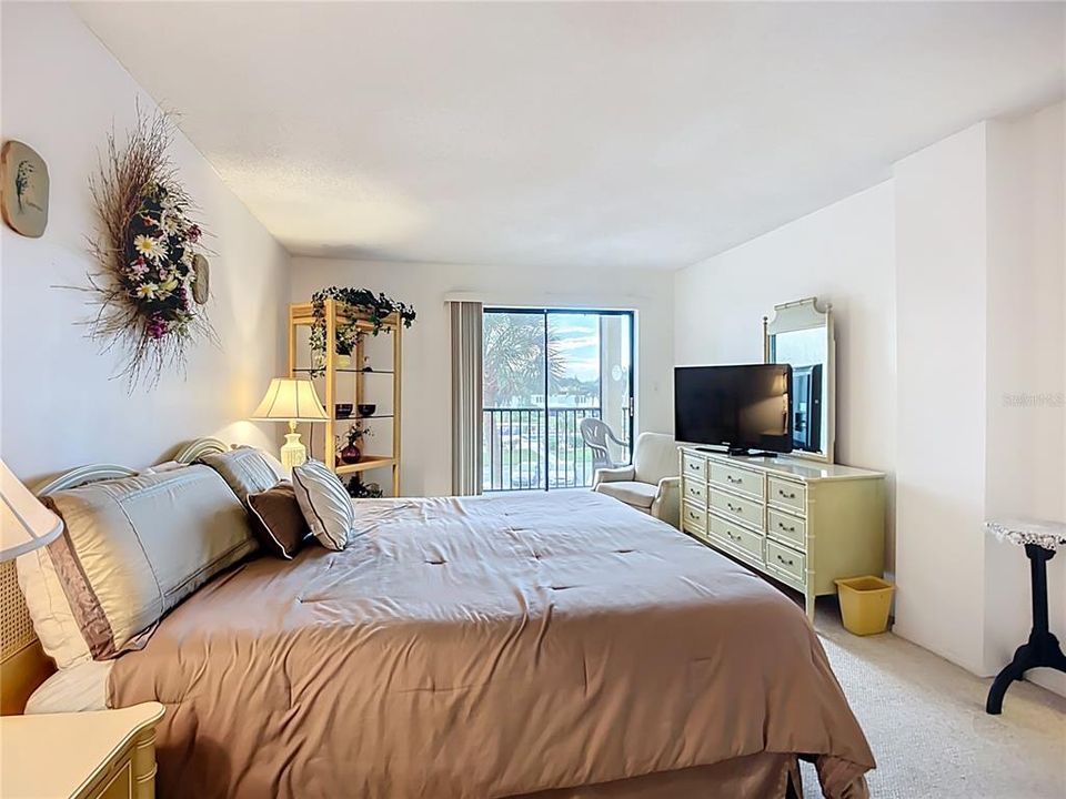 Active With Contract: $99,000 (2 beds, 2 baths, 1178 Square Feet)