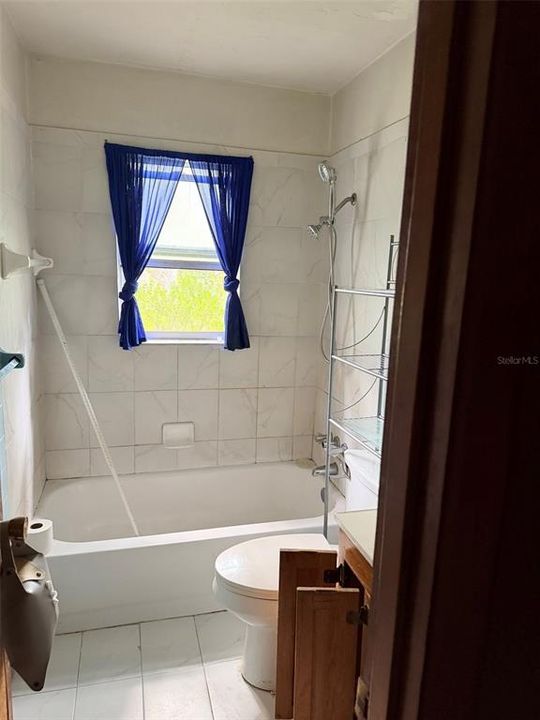 Active With Contract: $125,000 (3 beds, 1 baths, 960 Square Feet)