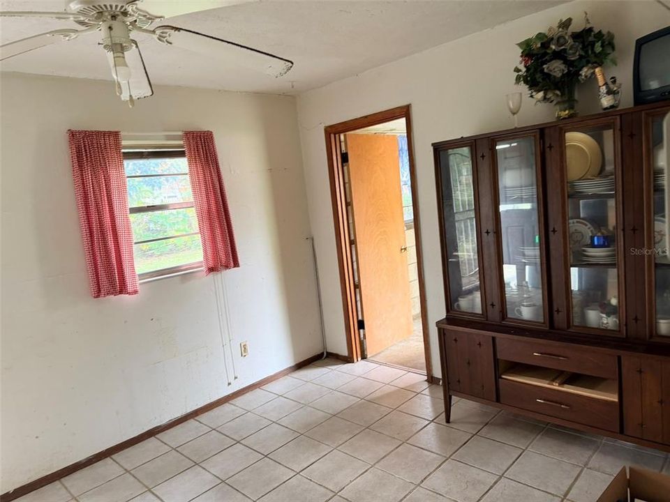 Active With Contract: $125,000 (3 beds, 1 baths, 960 Square Feet)
