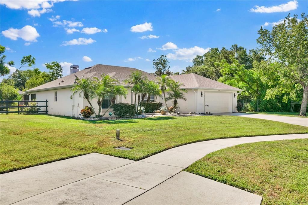 Под контрактом: $519,900 (3 спален, 2 ванн, 1960 Квадратных фут)