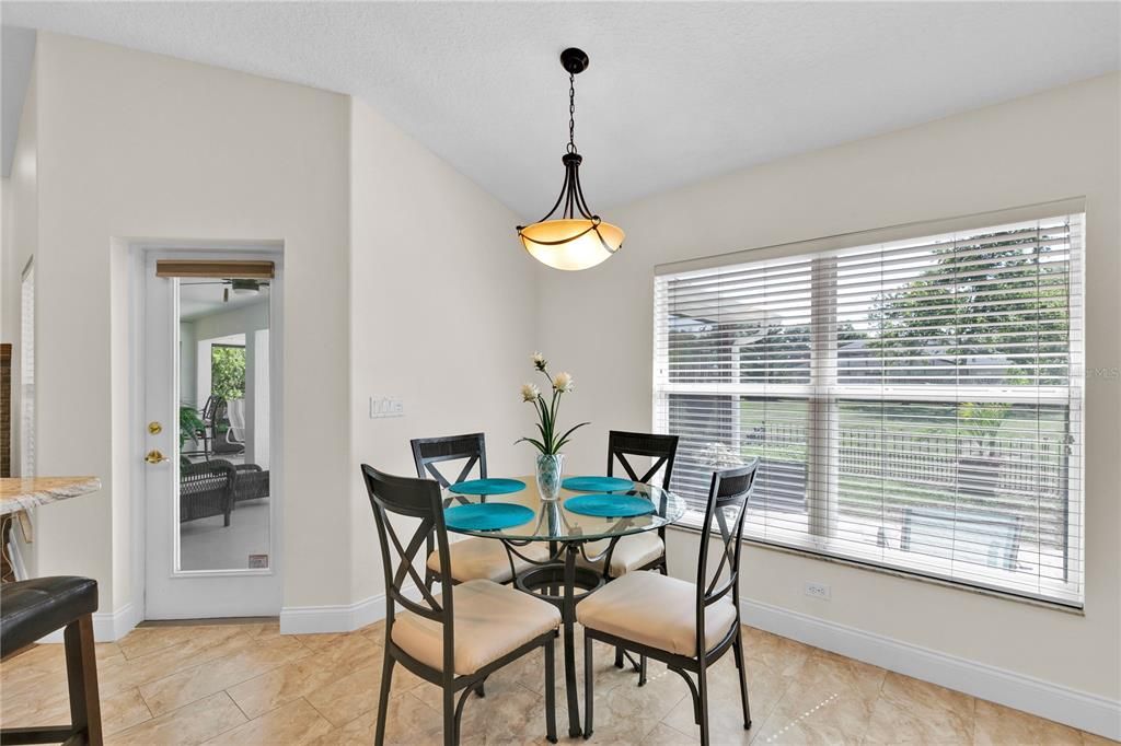 Под контрактом: $519,900 (3 спален, 2 ванн, 1960 Квадратных фут)