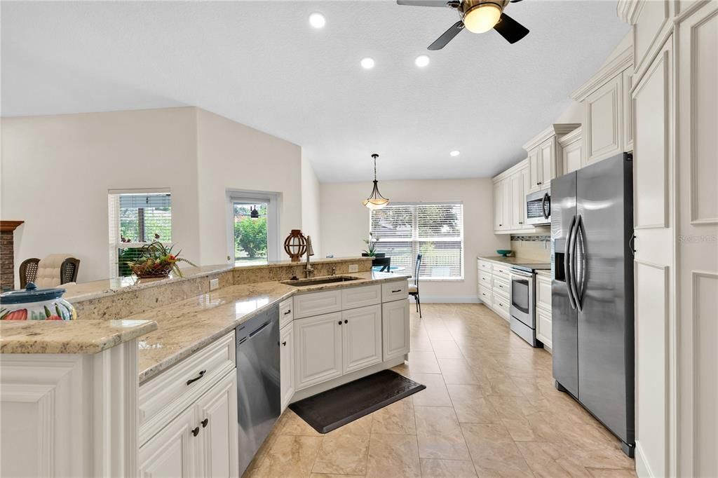 Под контрактом: $519,900 (3 спален, 2 ванн, 1960 Квадратных фут)