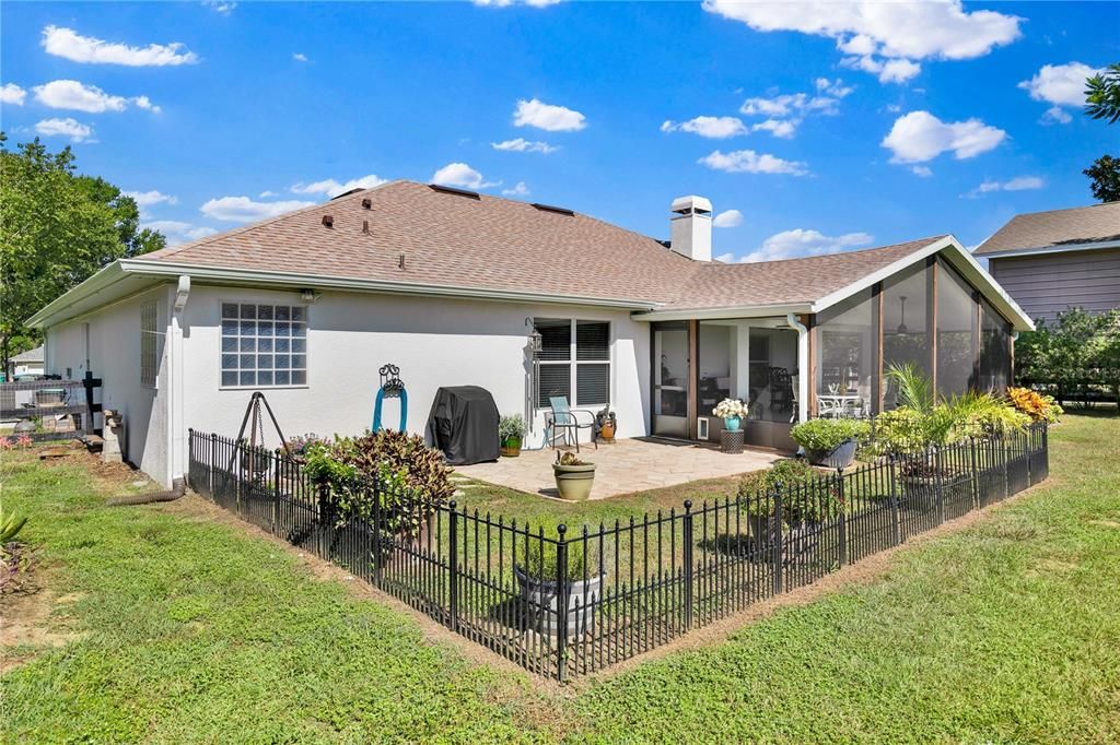 Под контрактом: $519,900 (3 спален, 2 ванн, 1960 Квадратных фут)