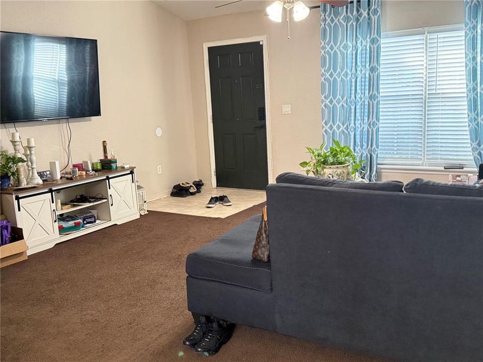 合同活跃: $209,900 (3 贝兹, 2 浴室, 1412 平方英尺)