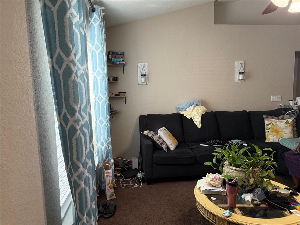 合同活跃: $209,900 (3 贝兹, 2 浴室, 1412 平方英尺)