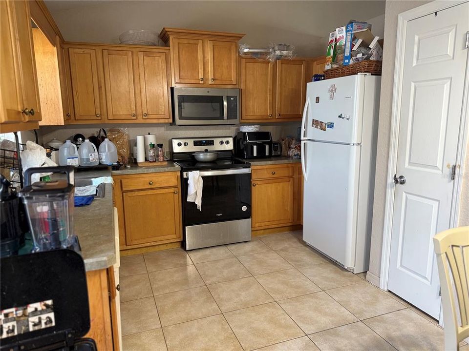 合同活跃: $209,900 (3 贝兹, 2 浴室, 1412 平方英尺)