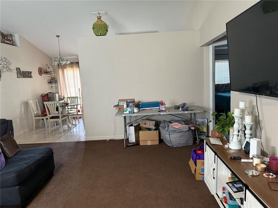 合同活跃: $209,900 (3 贝兹, 2 浴室, 1412 平方英尺)