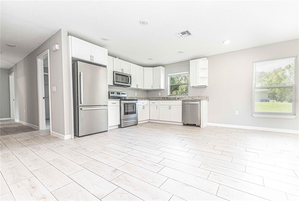 For Sale: $210,000 (3 beds, 2 baths, 1115 Square Feet)