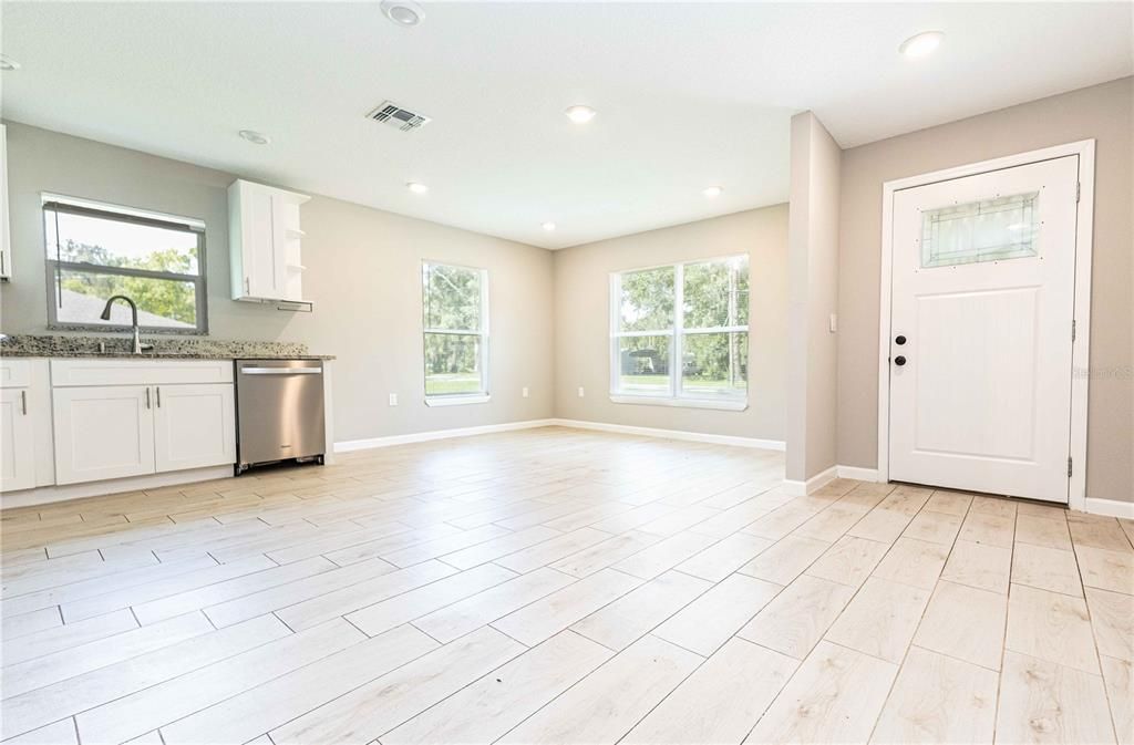 For Sale: $210,000 (3 beds, 2 baths, 1115 Square Feet)