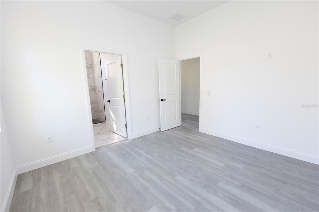 Active With Contract: $234,000 (3 beds, 2 baths, 1062 Square Feet)