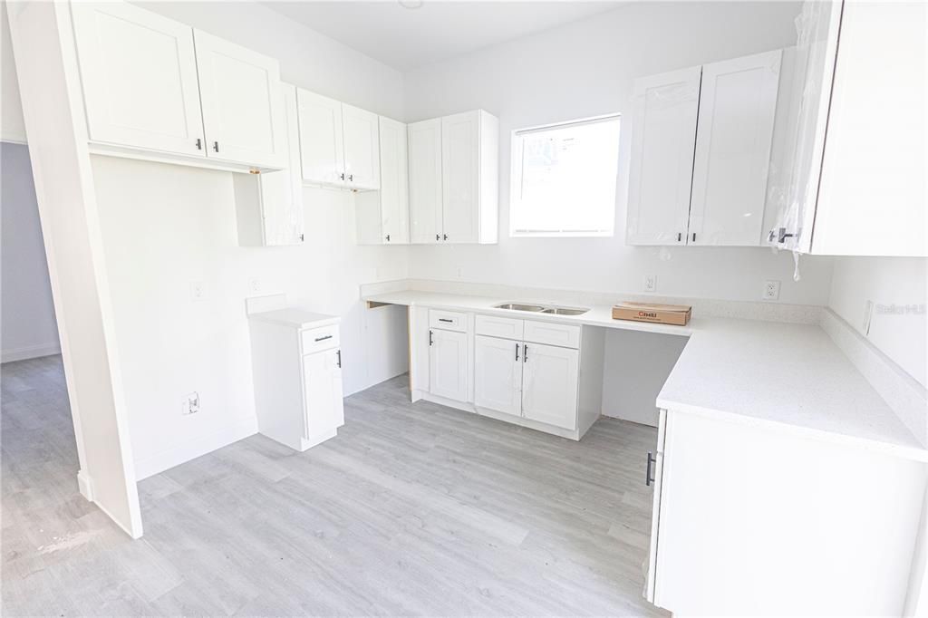 Active With Contract: $234,000 (3 beds, 2 baths, 1062 Square Feet)