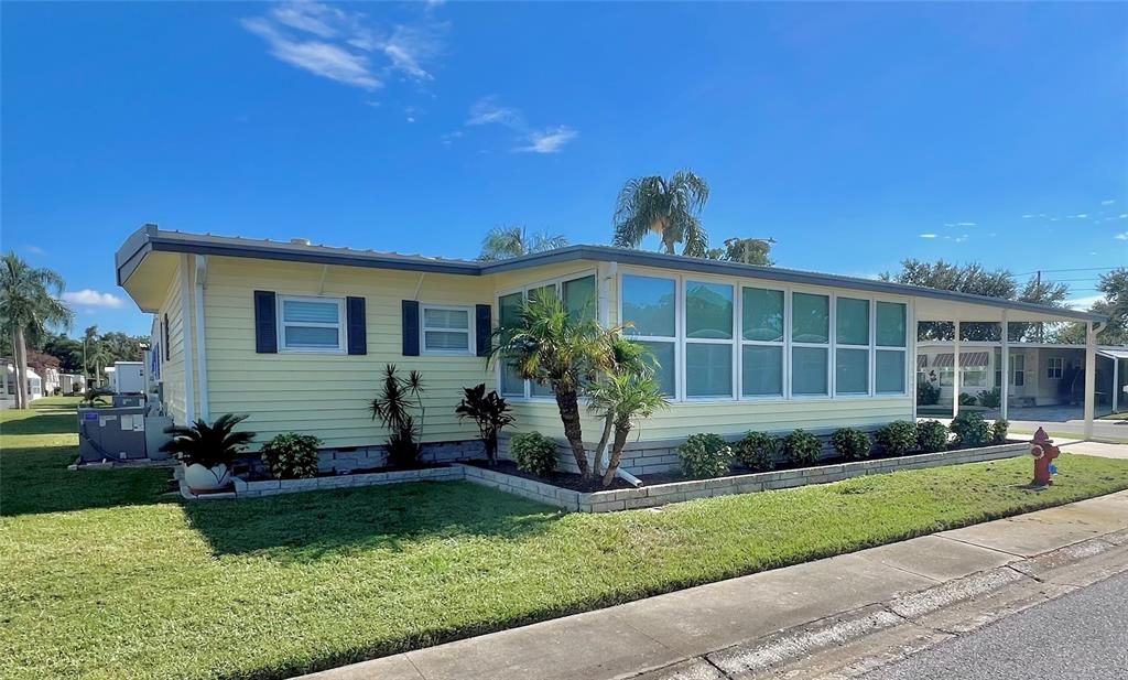 Active With Contract: $174,500 (2 beds, 2 baths, 999 Square Feet)