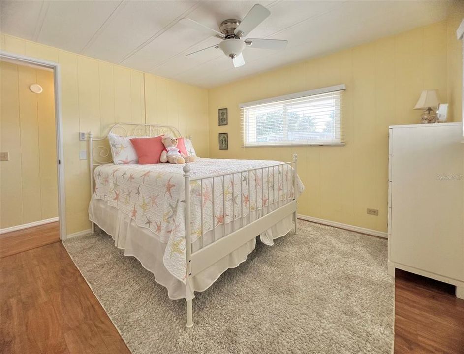 Active With Contract: $174,500 (2 beds, 2 baths, 999 Square Feet)