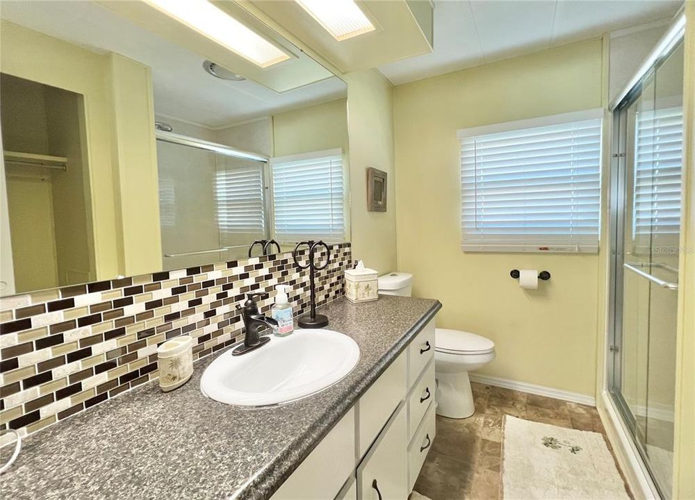 Active With Contract: $174,500 (2 beds, 2 baths, 999 Square Feet)