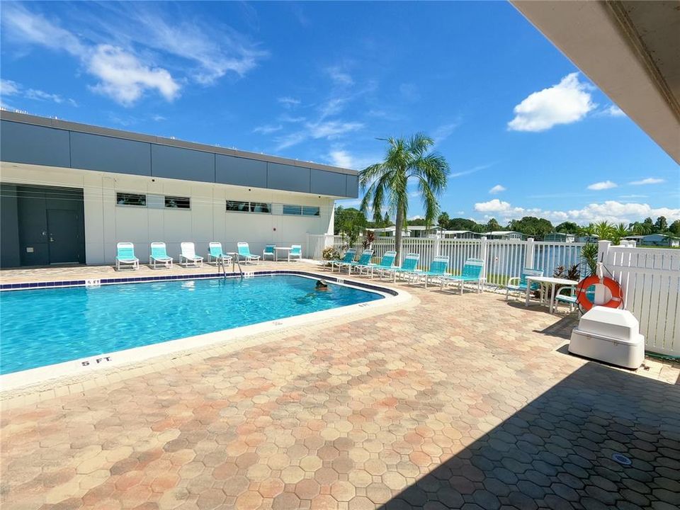 Active With Contract: $174,500 (2 beds, 2 baths, 999 Square Feet)