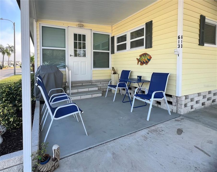 Active With Contract: $174,500 (2 beds, 2 baths, 999 Square Feet)