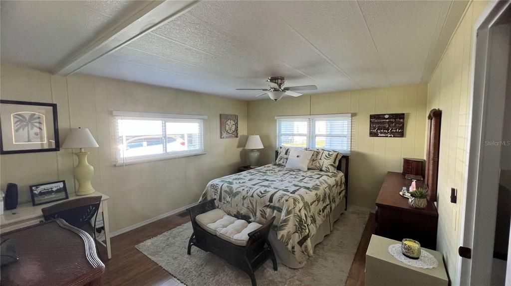 Active With Contract: $174,500 (2 beds, 2 baths, 999 Square Feet)