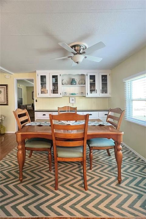 Active With Contract: $174,500 (2 beds, 2 baths, 999 Square Feet)