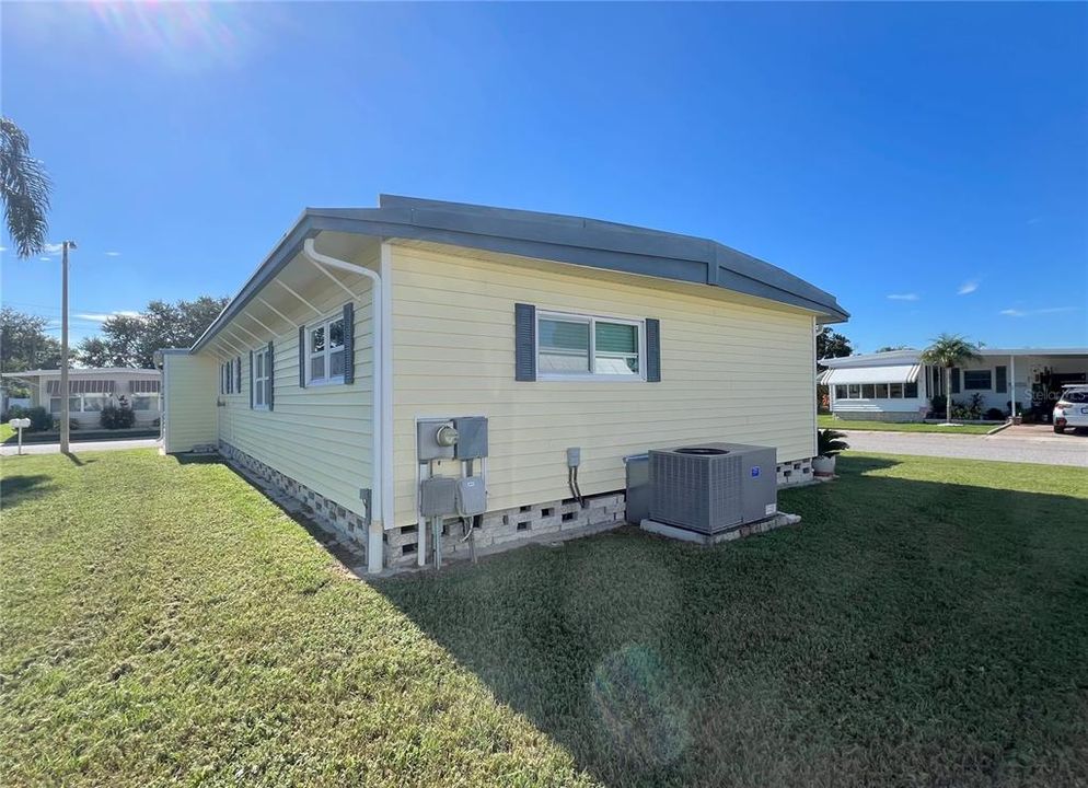 Active With Contract: $174,500 (2 beds, 2 baths, 999 Square Feet)