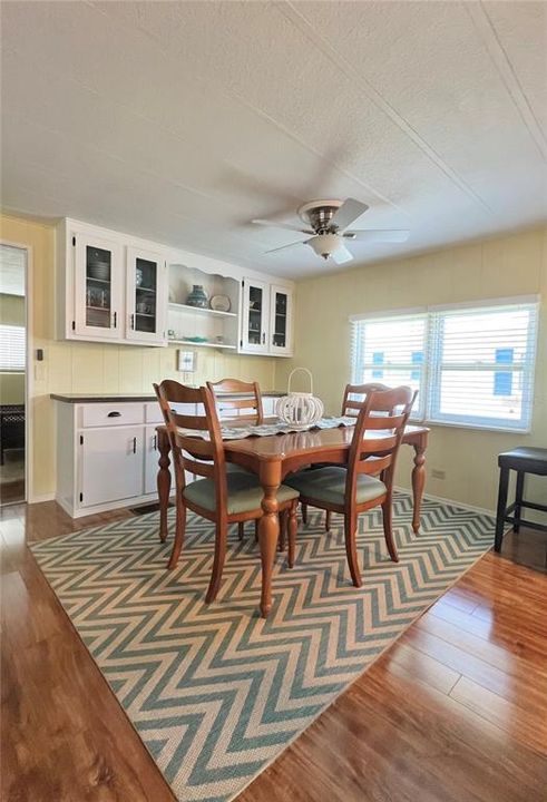 Active With Contract: $174,500 (2 beds, 2 baths, 999 Square Feet)