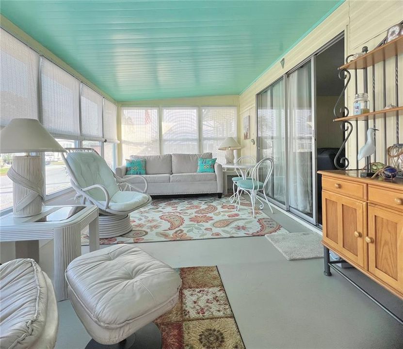 Active With Contract: $174,500 (2 beds, 2 baths, 999 Square Feet)