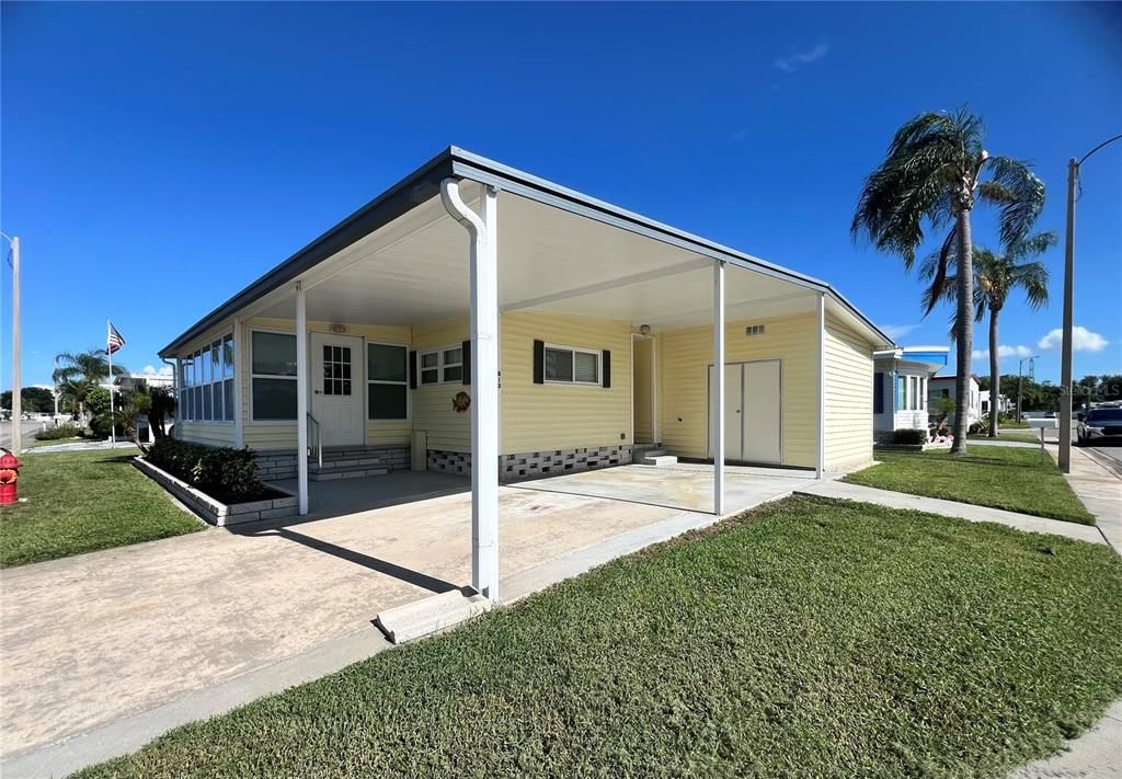 Active With Contract: $174,500 (2 beds, 2 baths, 999 Square Feet)