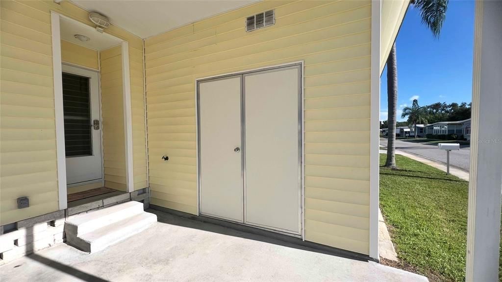 Active With Contract: $174,500 (2 beds, 2 baths, 999 Square Feet)