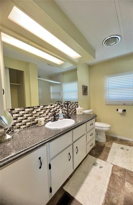 Active With Contract: $174,500 (2 beds, 2 baths, 999 Square Feet)