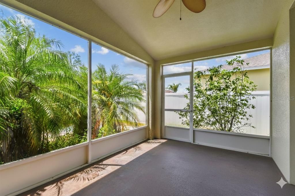 Activo con contrato: $423,900 (4 camas, 2 baños, 2534 Pies cuadrados)