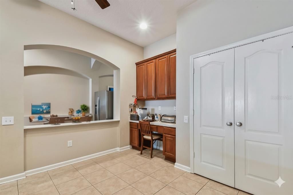 Activo con contrato: $423,900 (4 camas, 2 baños, 2534 Pies cuadrados)