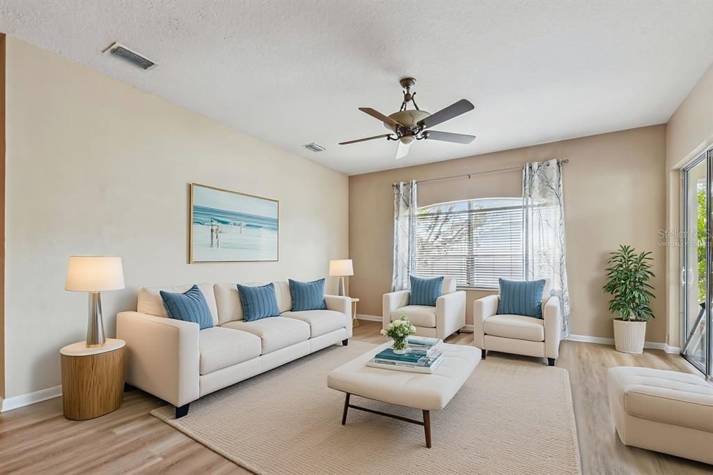 Activo con contrato: $423,900 (4 camas, 2 baños, 2534 Pies cuadrados)