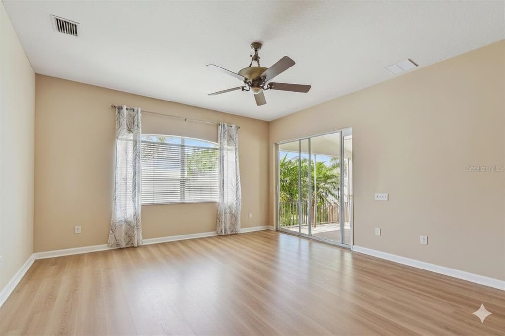 Activo con contrato: $423,900 (4 camas, 2 baños, 2534 Pies cuadrados)