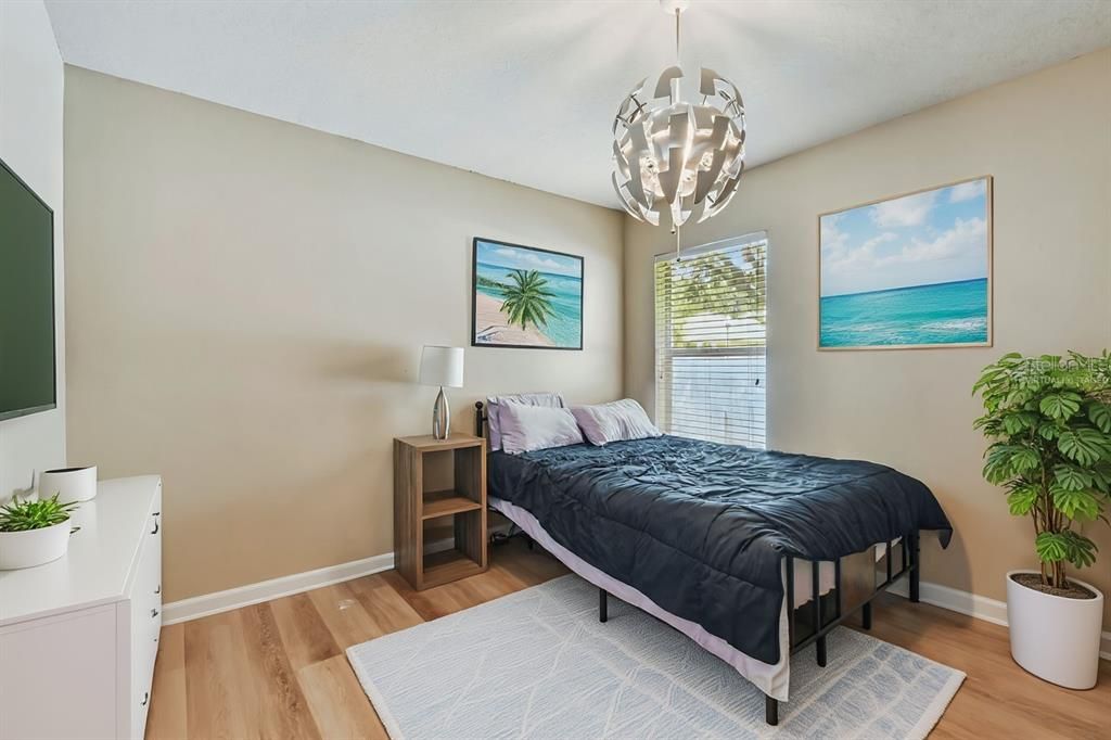 Activo con contrato: $423,900 (4 camas, 2 baños, 2534 Pies cuadrados)